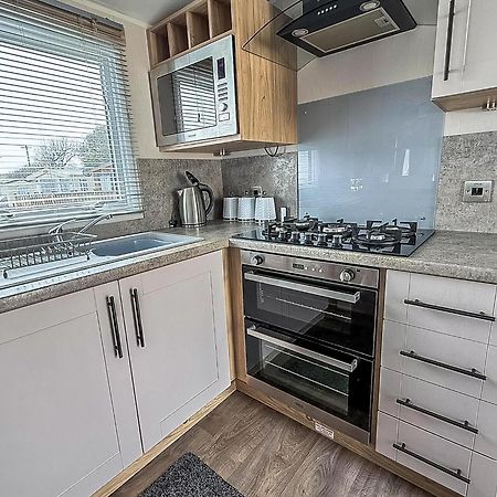 Beautiful Caravan For Hire With A Partial Sea View In Suffolk Ref 32042Az Lowestoft Εξωτερικό φωτογραφία