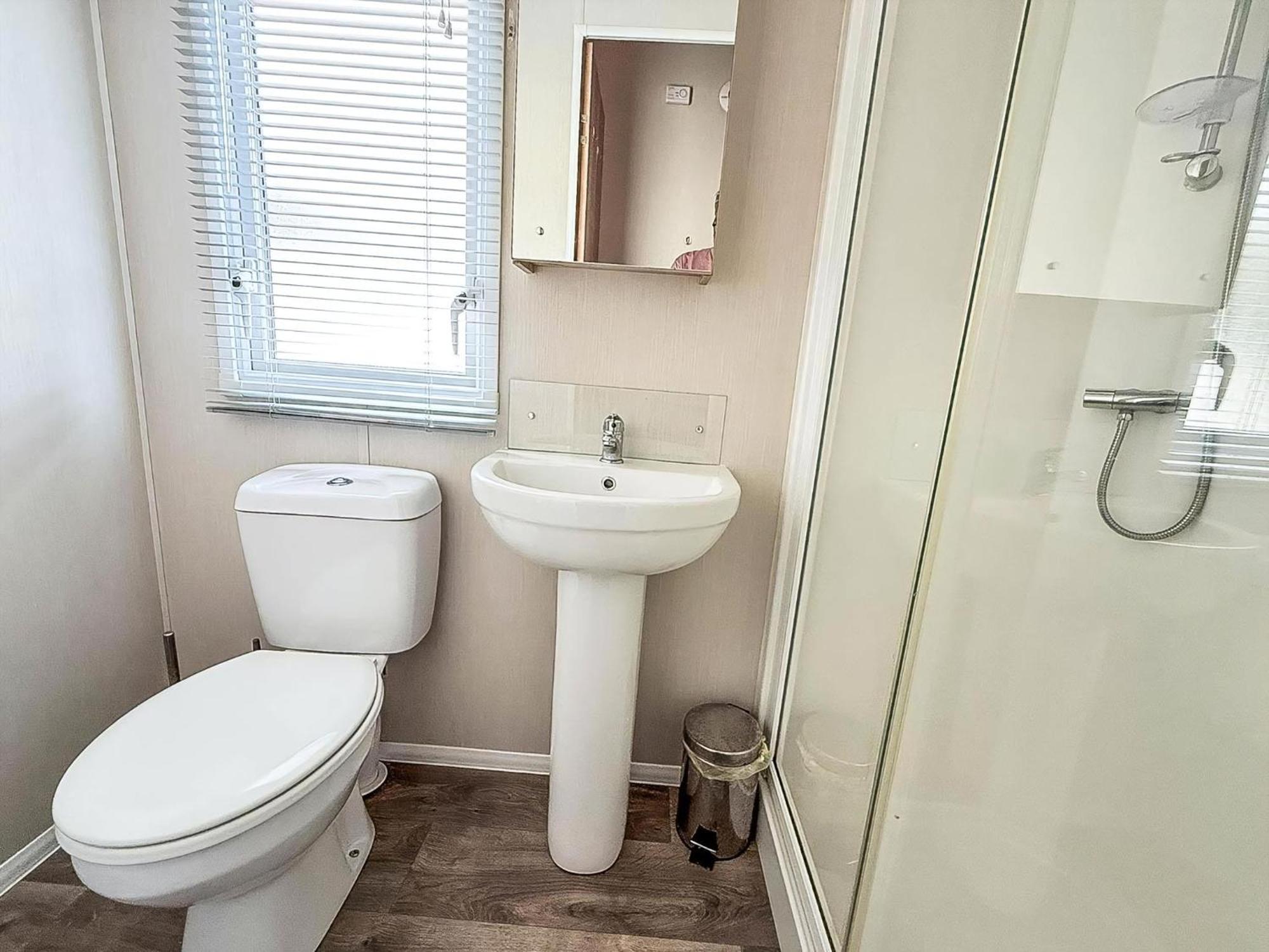 Beautiful Caravan For Hire With A Partial Sea View In Suffolk Ref 32042Az Lowestoft Εξωτερικό φωτογραφία
