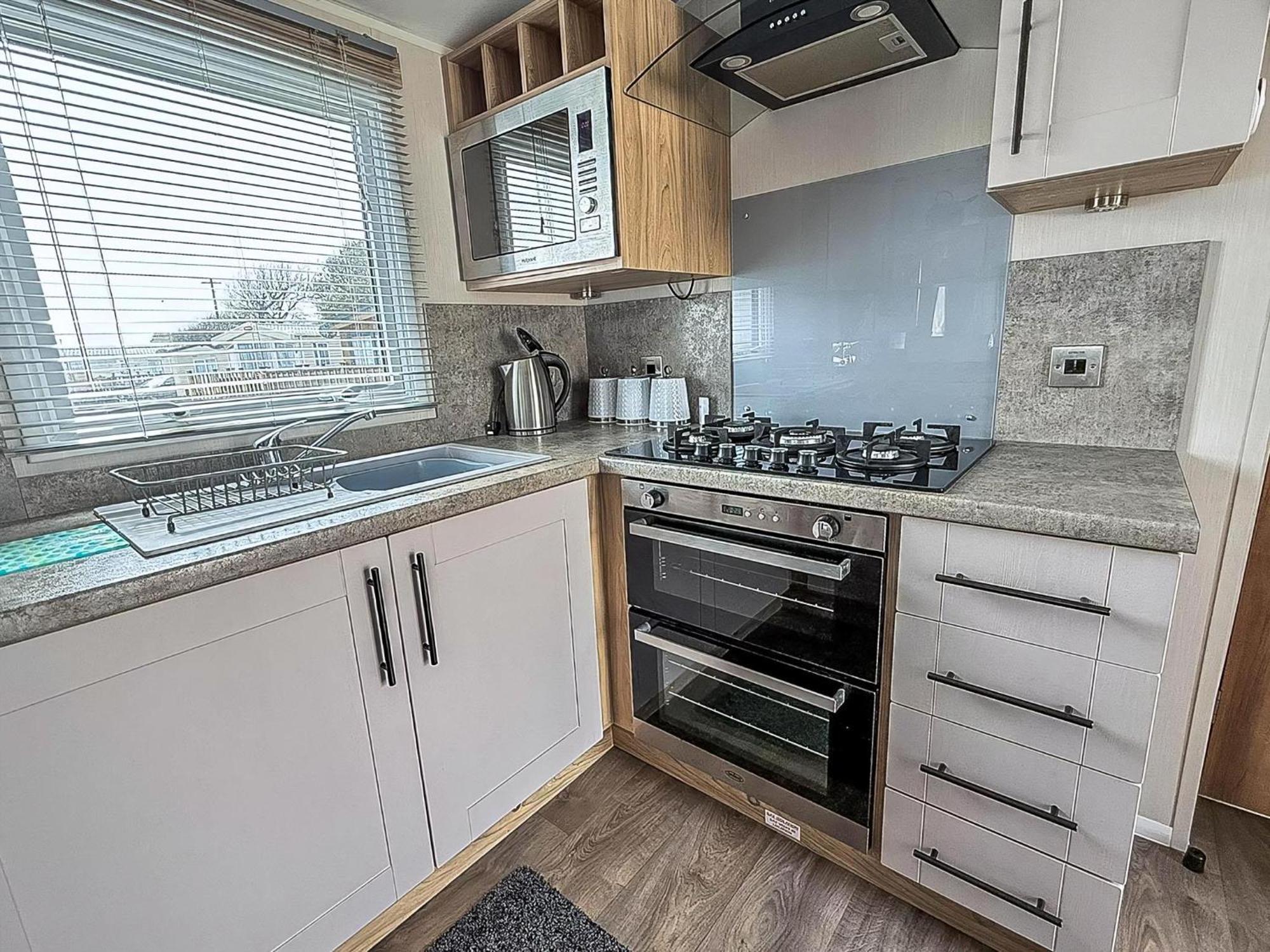 Beautiful Caravan For Hire With A Partial Sea View In Suffolk Ref 32042Az Lowestoft Εξωτερικό φωτογραφία