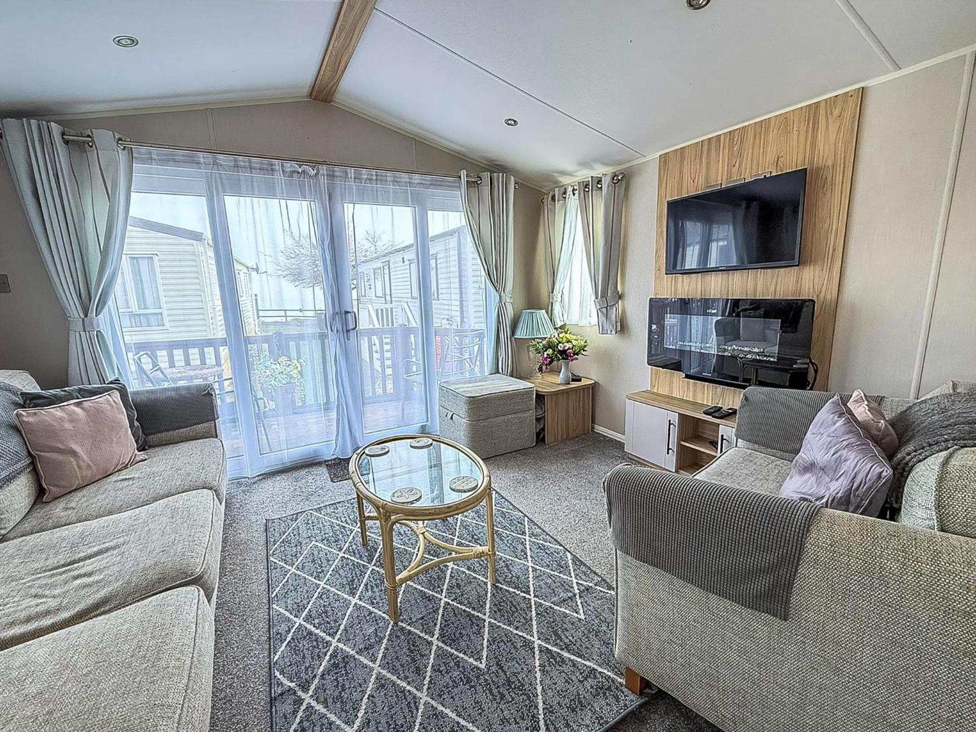 Beautiful Caravan For Hire With A Partial Sea View In Suffolk Ref 32042Az Lowestoft Εξωτερικό φωτογραφία