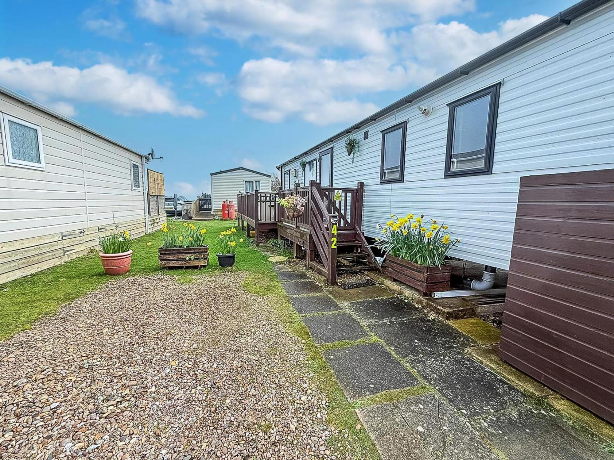 Beautiful Caravan For Hire With A Partial Sea View In Suffolk Ref 32042Az Lowestoft Εξωτερικό φωτογραφία